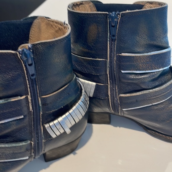 DCode Navy/silver distressed Leather Ankle Boot Made in Portugal - 39 (8.5) - Picture 8 of 13